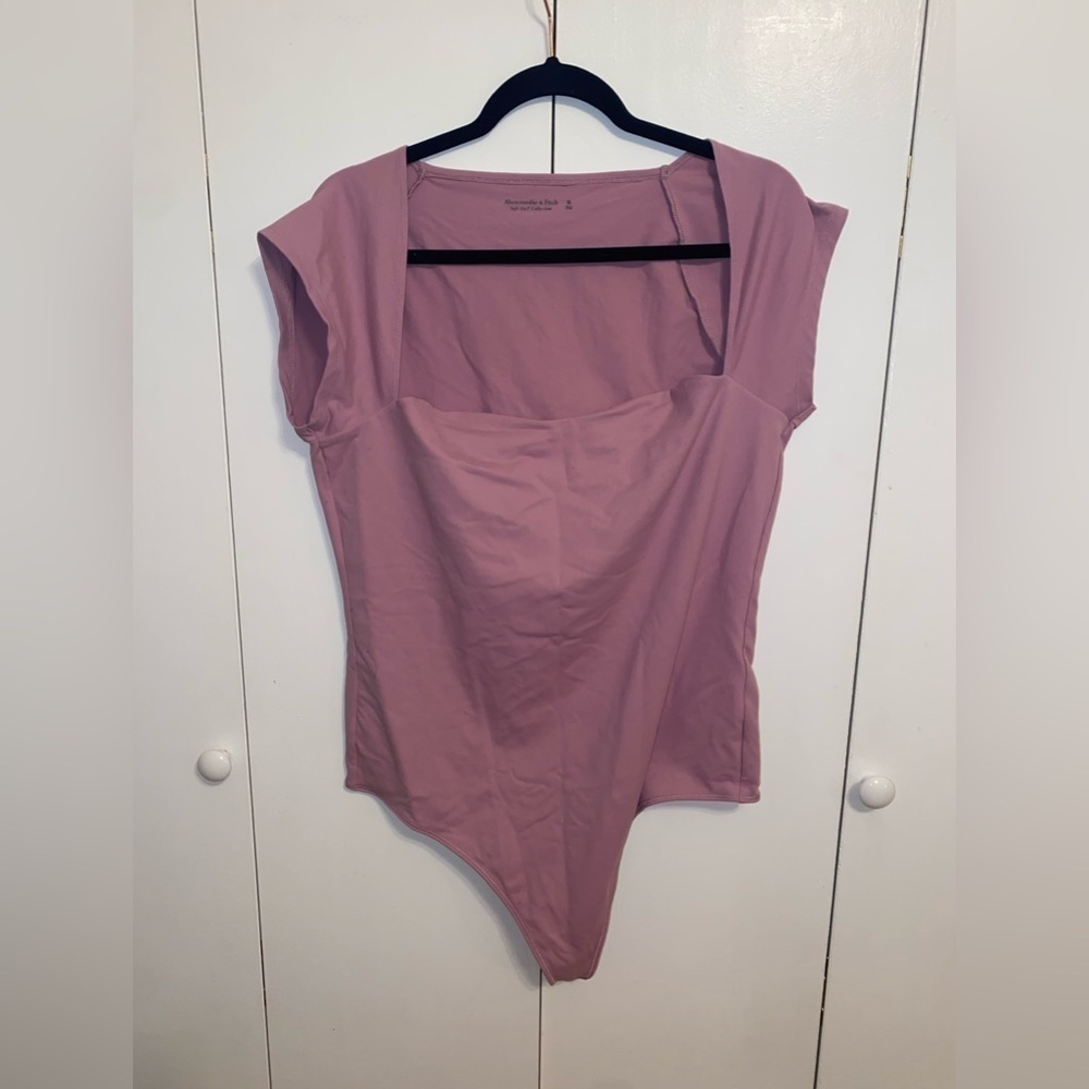 Abercrombie and Fitch Soft Matte Seamless Short-Sleeve Squareneck Bodysuit - Picture 3 of 7